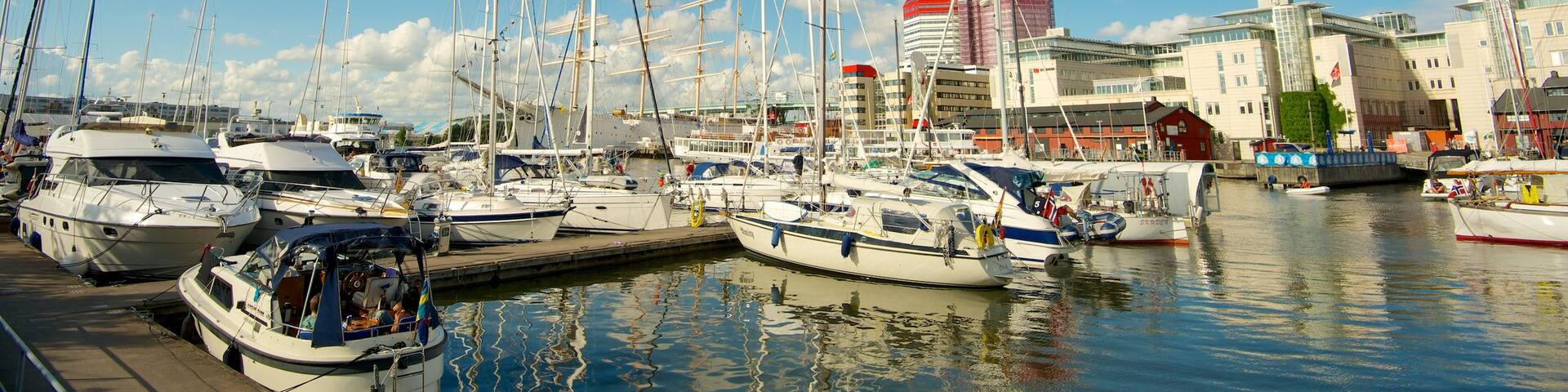 Göteburg mit einem Bucht oder Hafen und Marina