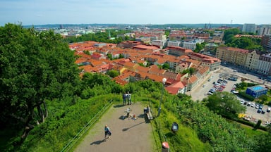 Skansen Kronan fasiliteter samt by, park og utsikt