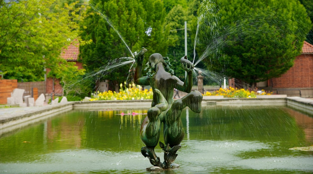 Botanischer Garten welches beinhaltet Statue oder Skulptur, Teich und Park