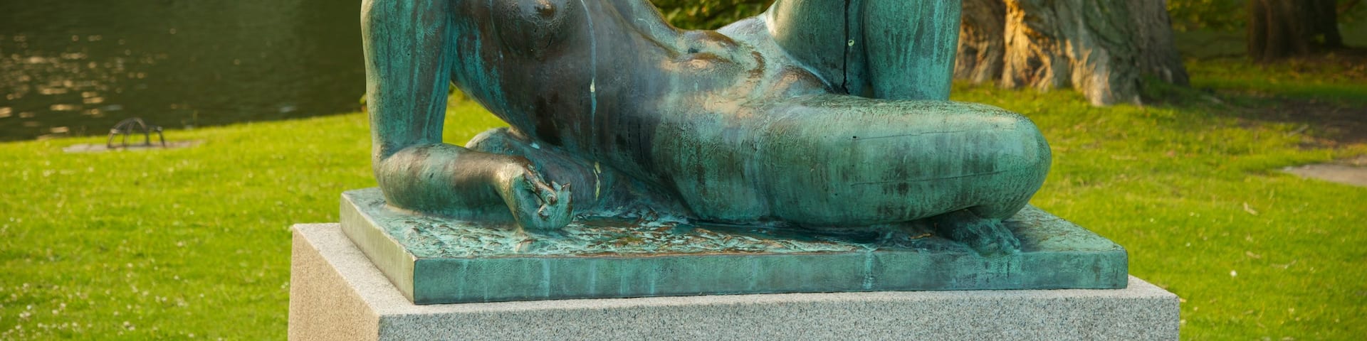 Kungsparken which includes outdoor art, a garden and a statue or sculpture