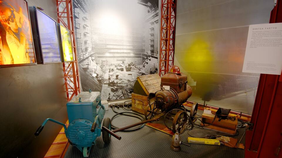 Museo de la ciudad ofreciendo vistas interiores