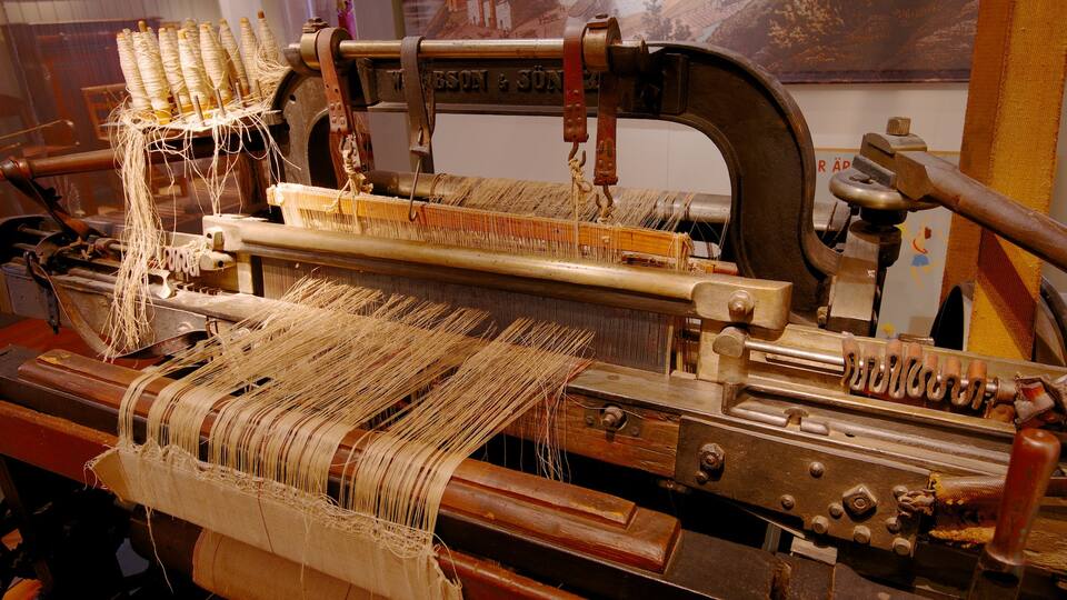 Museo de la ciudad mostrando vistas interiores