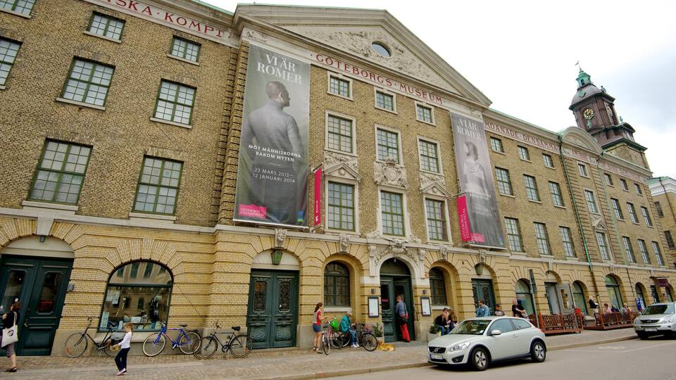Museo de la ciudad mostrando escenas urbanas y una ciudad