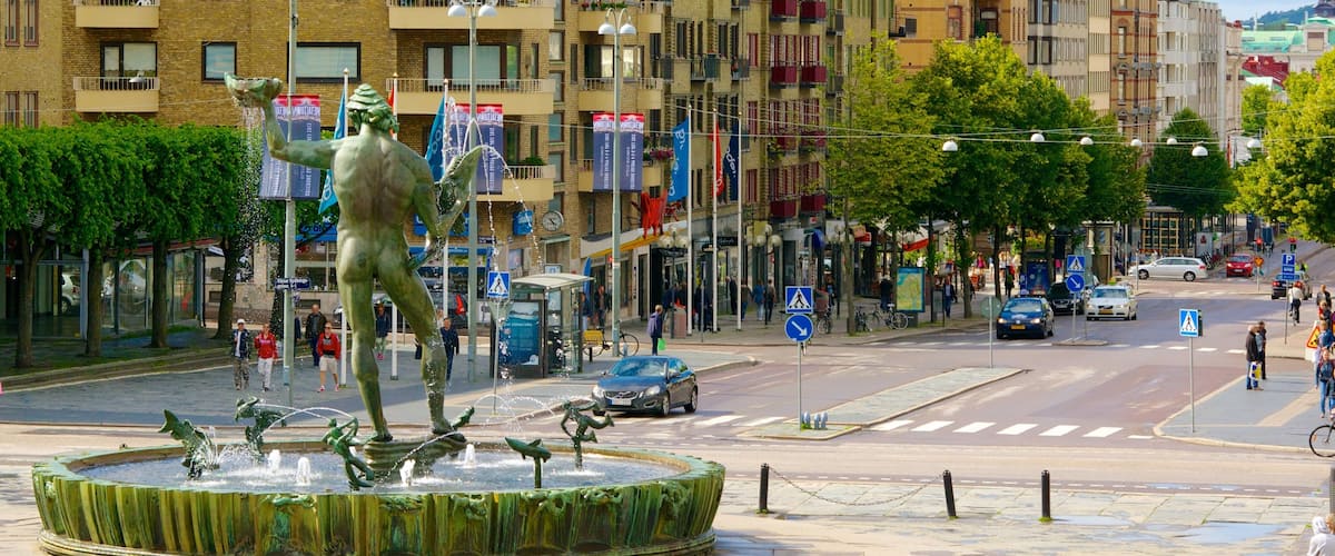 Poseidon Statue featuring street scenes, a fountain and a city
