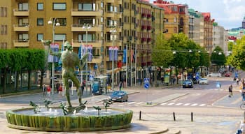 Poseidon-statyn som visar en stad, en staty eller skulptur och en fontän