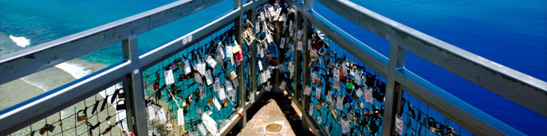 Two Lovers Point som visar kustutsikter och utsikter