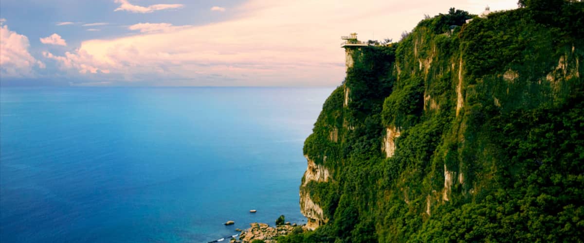 Península Dos Amantes ofreciendo un barranco o cañón, vistas generales de la costa y vistas