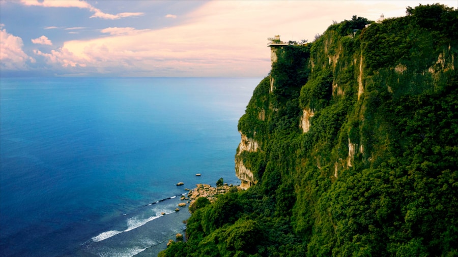 Península Dos Amantes que incluye una garganta o cañón, escenas tropicales y vista general a la costa