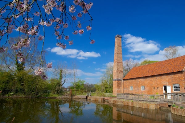 Sarehole Mill mit einem Geschichtliches, Haus und Fluss oder Bach