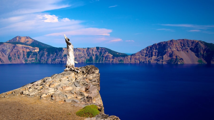 Crater Lake National Park featuring a lake or waterhole, landscape views and mountains