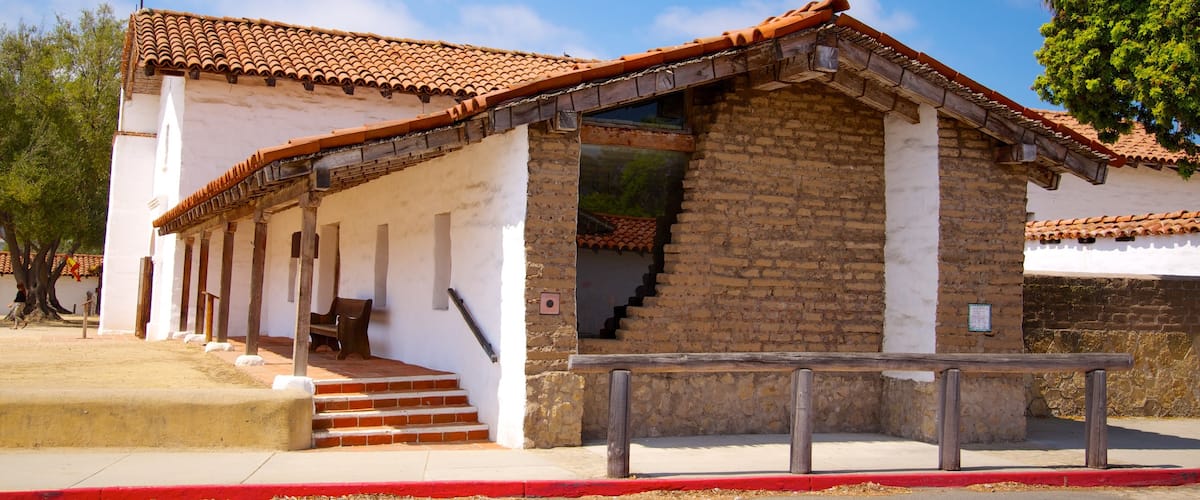 El Presidio de Santa Barbara State Historic Park featuring a church or cathedral and heritage elements