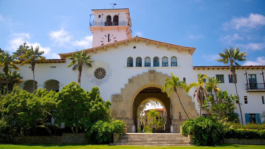 Tribunal del condado de Santa Bárbara mostrando un hotel de lujo o resort y arquitectura patrimonial