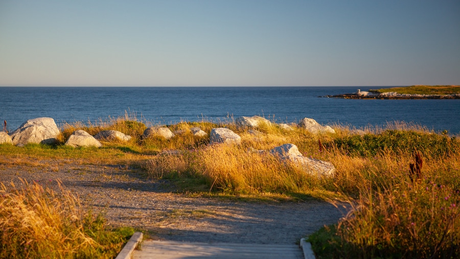 Crystal Crescent Beach caracterizando paisagens litorâneas e paisagem
