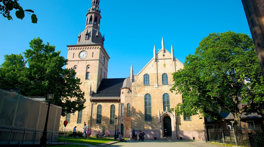 Kathedraal van Oslo toont een kerk of kathedraal en historische architectuur