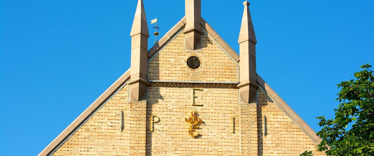 Oslo City Centre which includes a church or cathedral