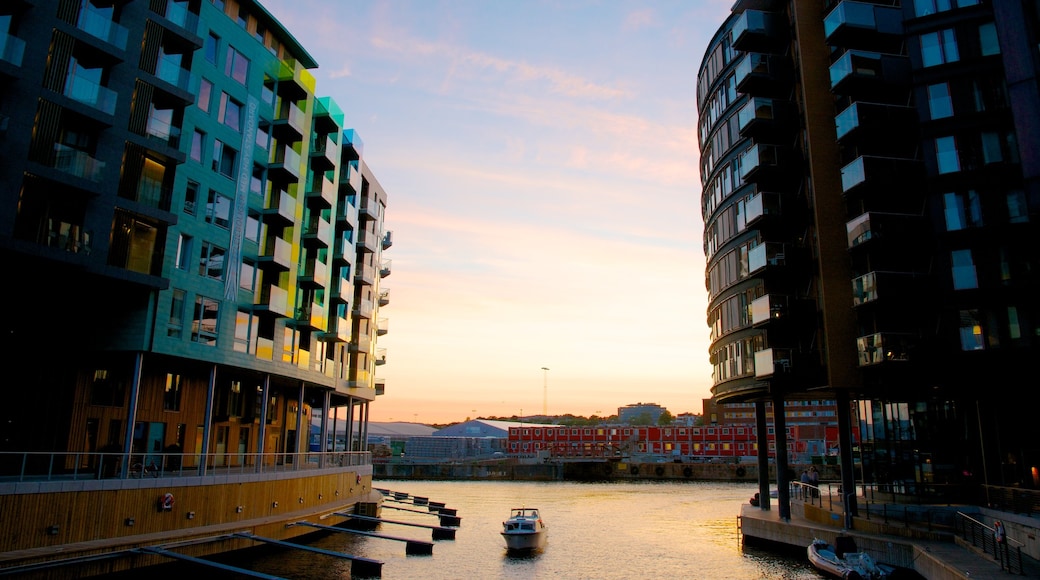 Oslo showing modern architecture, a sunset and boating