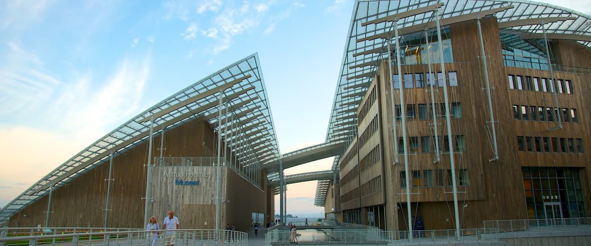 Oslo showing general coastal views, modern architecture and a city