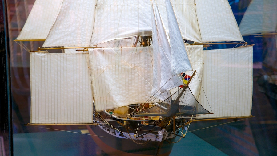 Sjofartsmuseet che include vista interna