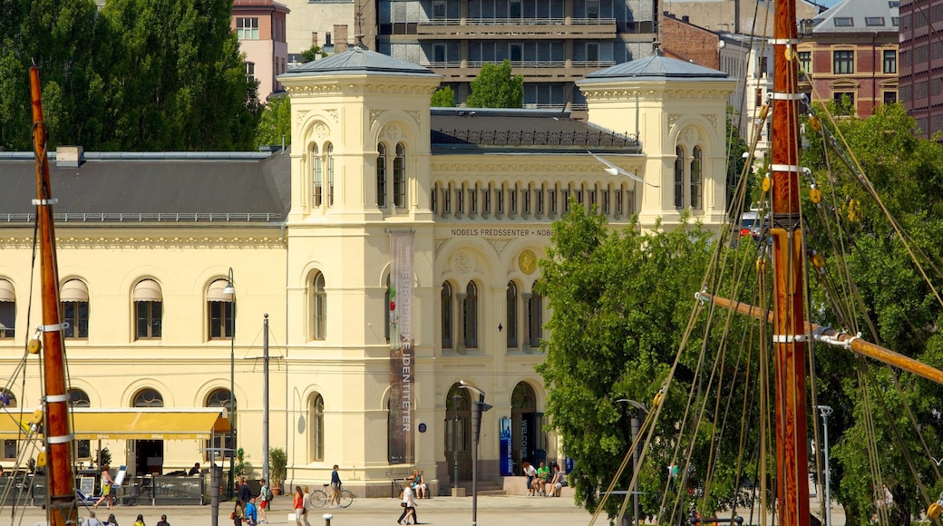 Nobels fredscenter som visar en stad