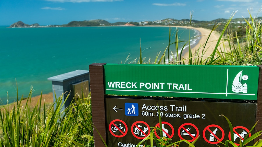 Cooee Bay which includes general coastal views and signage