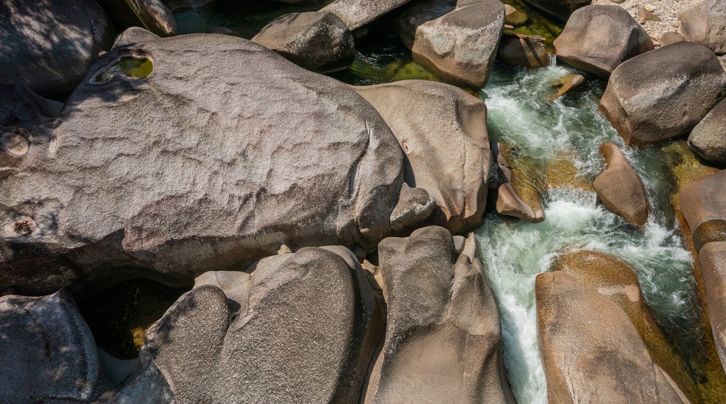 Babinda Boulders