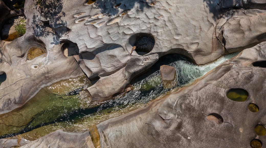 Babinda Boulders