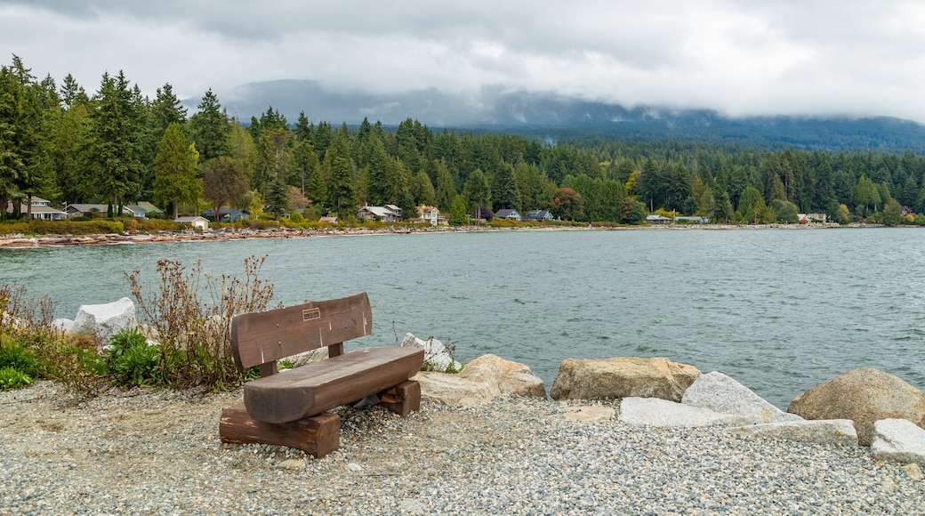 Roberts Creek showing a lake or waterhole