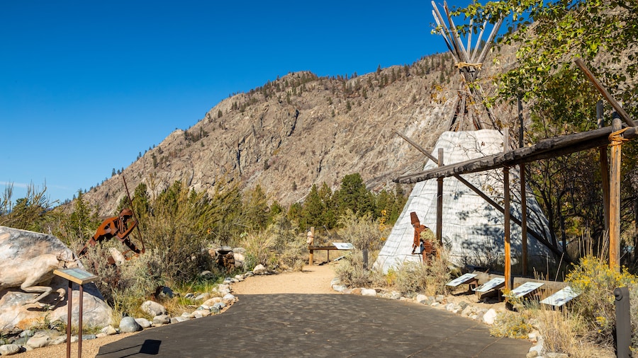 Nk\'Mip Desert Cultural Centre showing indigenous culture, tranquil scenes and heritage elements