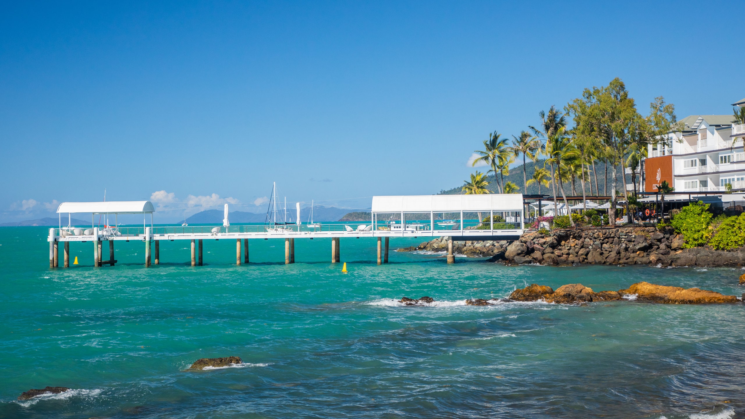 Does Airlie Beach Have Good Nightlife? - Sailing Whitsundays, image size:2560x1440