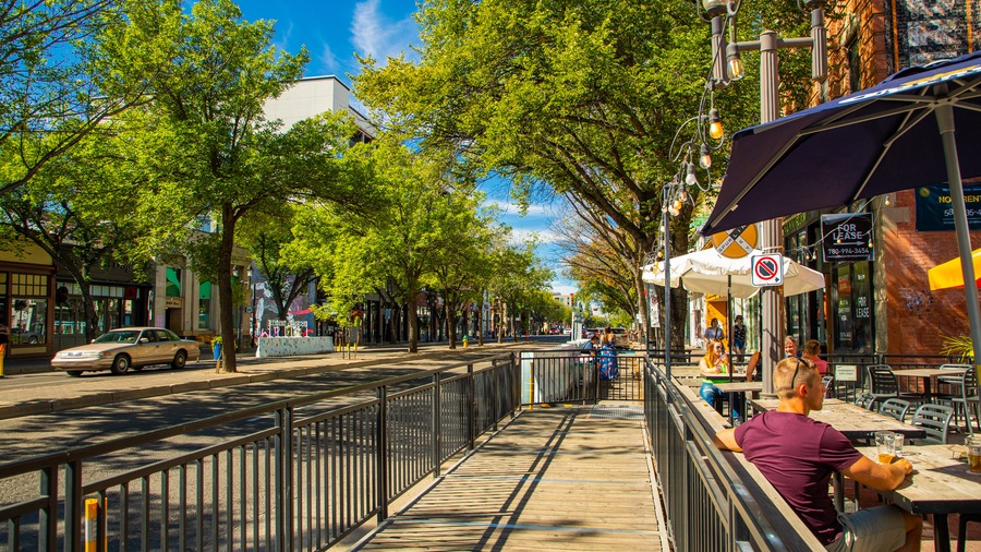 Whyte ave featuring outdoor eating