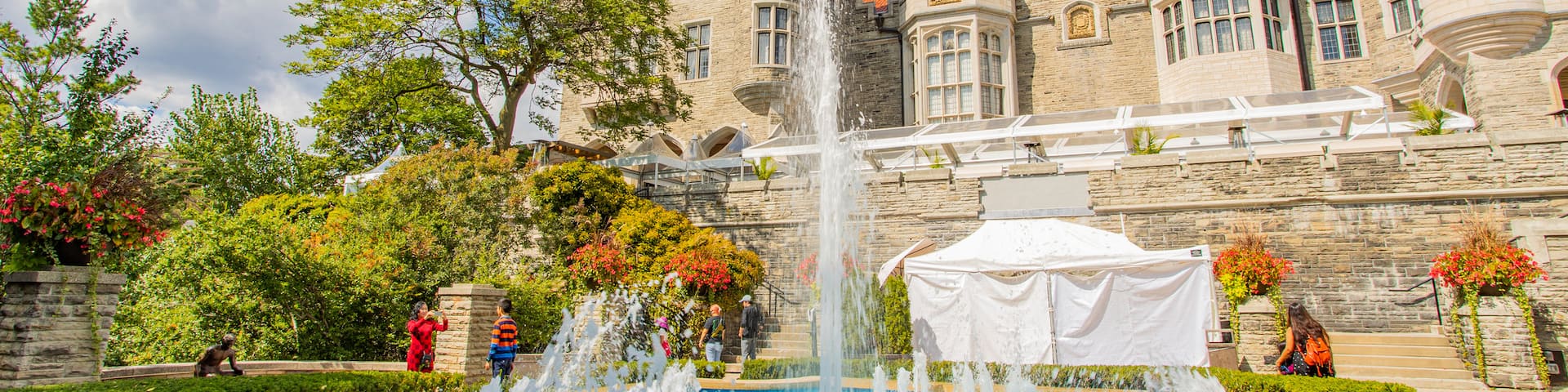 Casa Loma featuring heritage architecture and a fountain