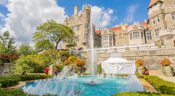 Casa Loma featuring heritage architecture and a fountain