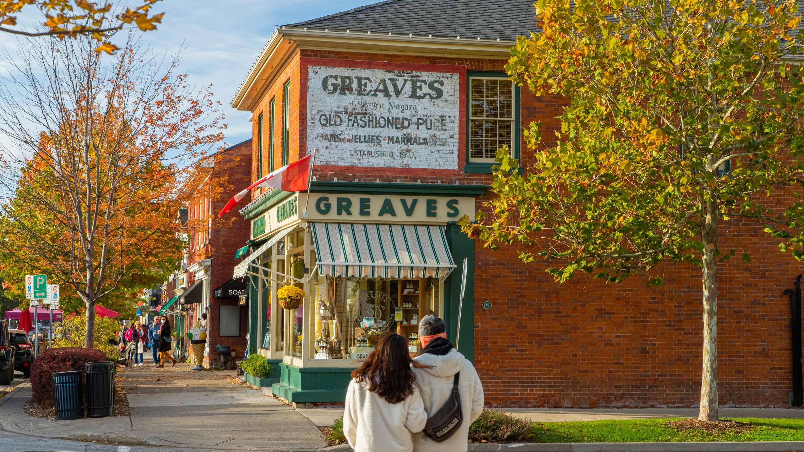 Old Town Historic District showing street scenes as well as a couple
