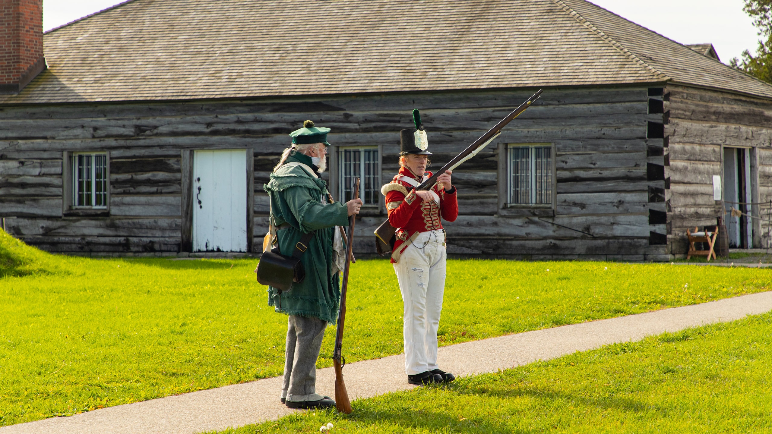 Fort George National Historic Site showing heritage elements, military items and a small town or village