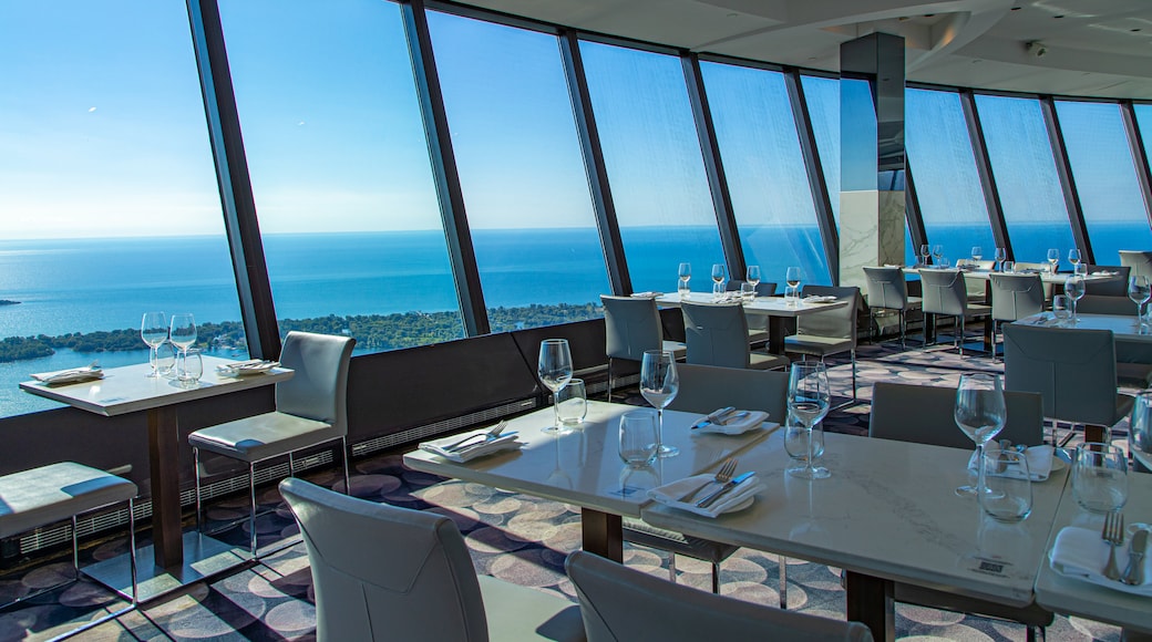 CN Tower showing interior views, views and dining out