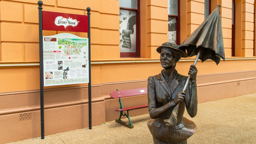 Mary Poppins Statue