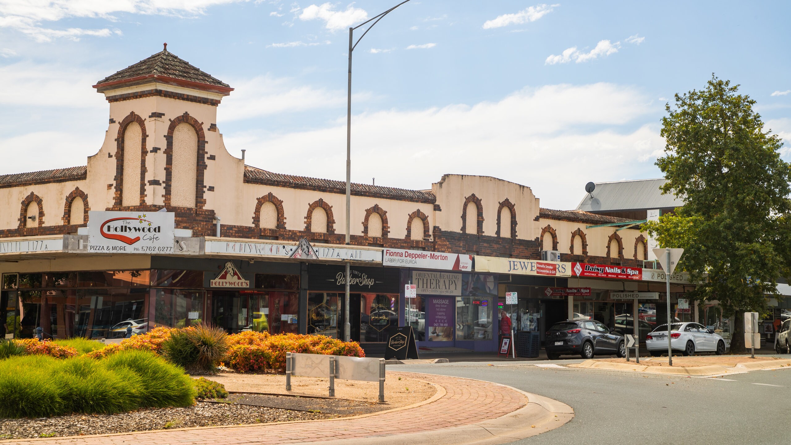 Benalla showing a small town or village