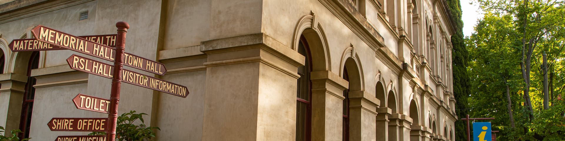 Beechworth Visitor Information Centre featuring signage and heritage elements