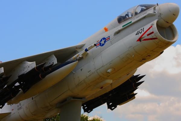 Tuscaloosa welches beinhaltet GedenkstÀtte und Flugzeug