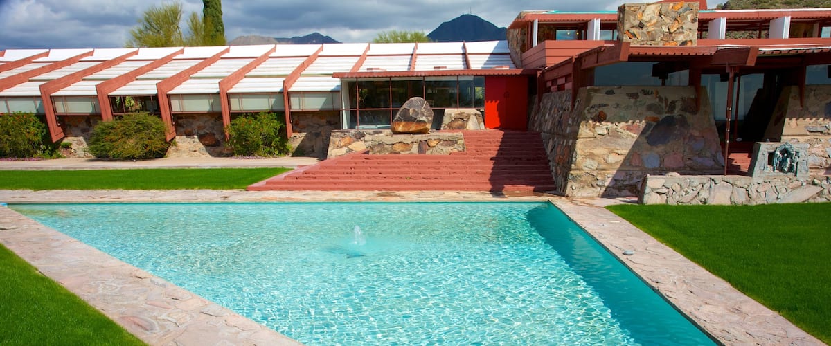 Taliesin West welches beinhaltet Haus und Pool