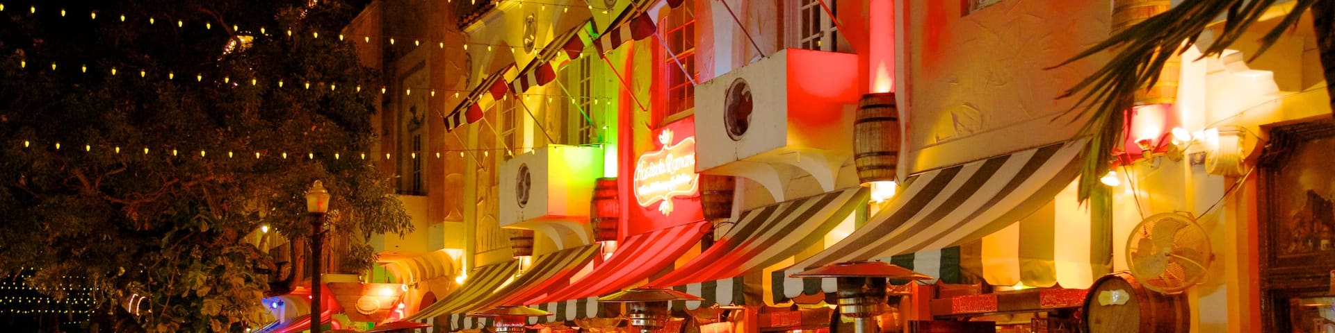 Espanola Way e Washington Avenue, Miami Beach, Flórida, Estados Unidos