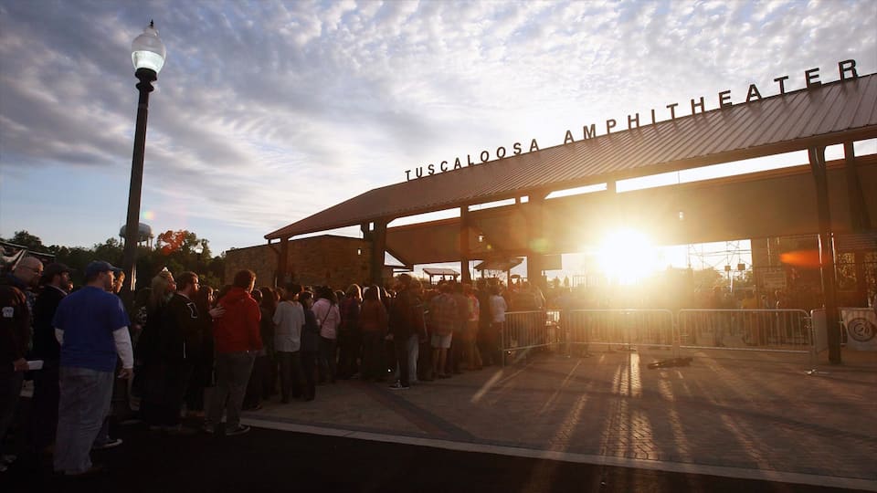 Centraal Alabama inclusief een zonsondergang, bewegwijzering en theaters