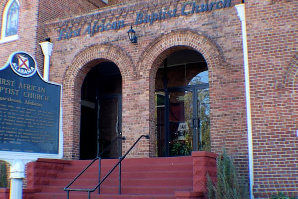 Tuscaloosa qui includes église ou cathédrale et signalisation