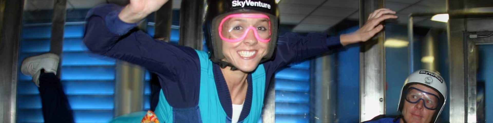 Orlando showing interior views and skydiving
