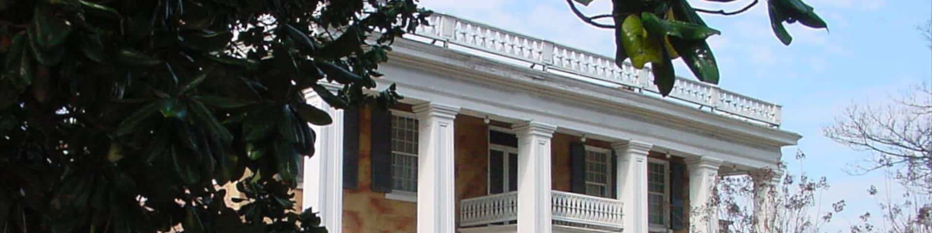 Tuscaloosa which includes a garden, heritage architecture and a house