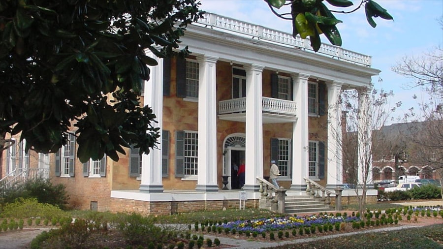 Tuscaloosa which includes a house, heritage architecture and a park