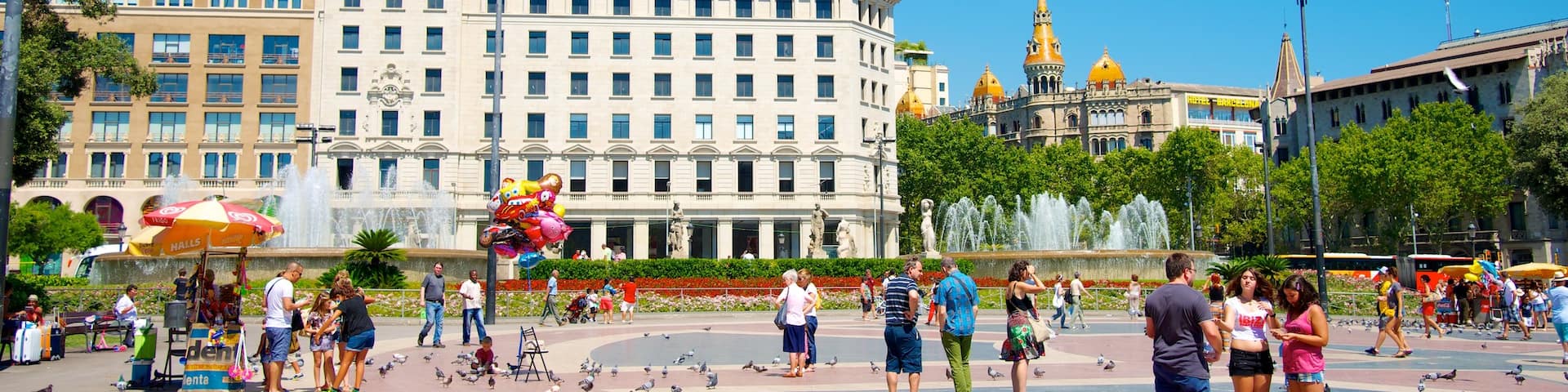 Placa de Catalunya which includes a city, a square or plaza and heritage architecture