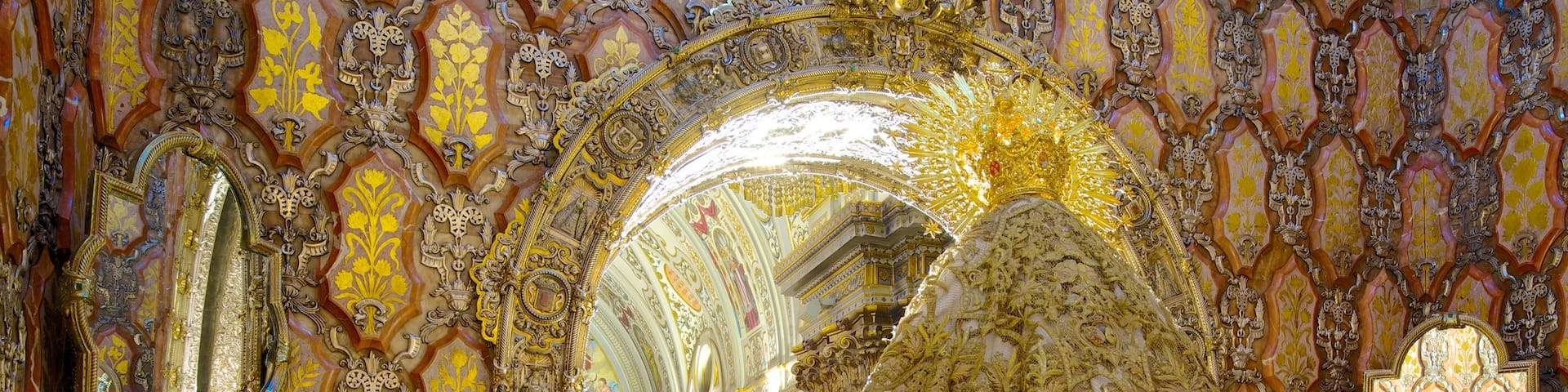 Basílica de la Macarena mit einem Innenansichten, Kirche oder Kathedrale und religiöse Aspekte