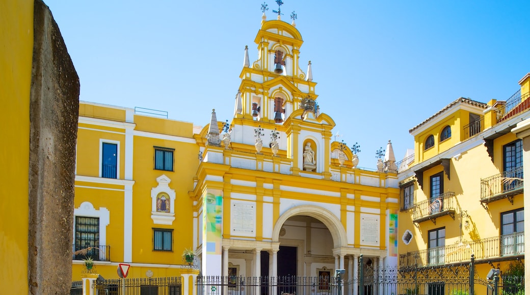 Basílica de la Macarena welches beinhaltet Kirche oder Kathedrale und historische Architektur