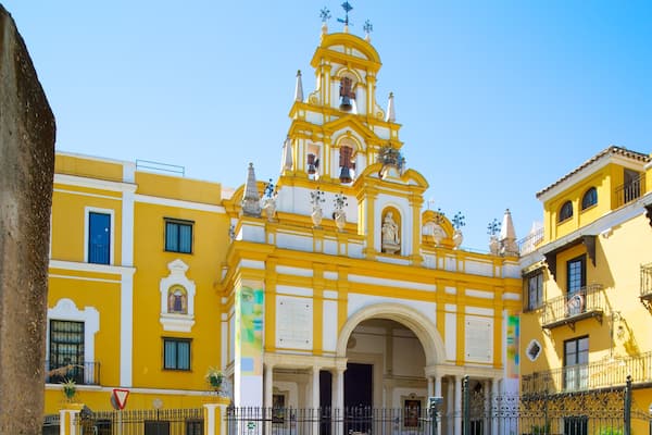 BasĂlica de la Macarena welches beinhaltet Kirche oder Kathedrale und historische Architektur